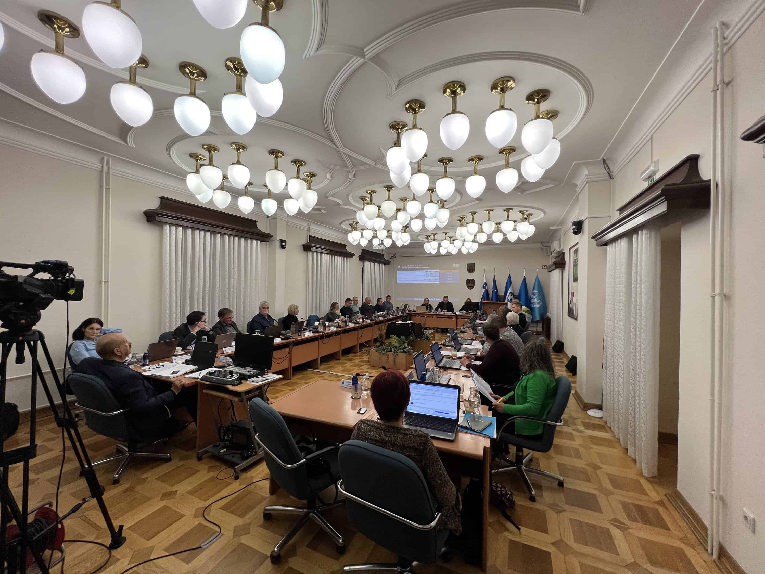 Na 4. seji Mestnega sveta MO Slovenj Gradec sprejet proračun, višje bodo cene vrtca in parkirnine