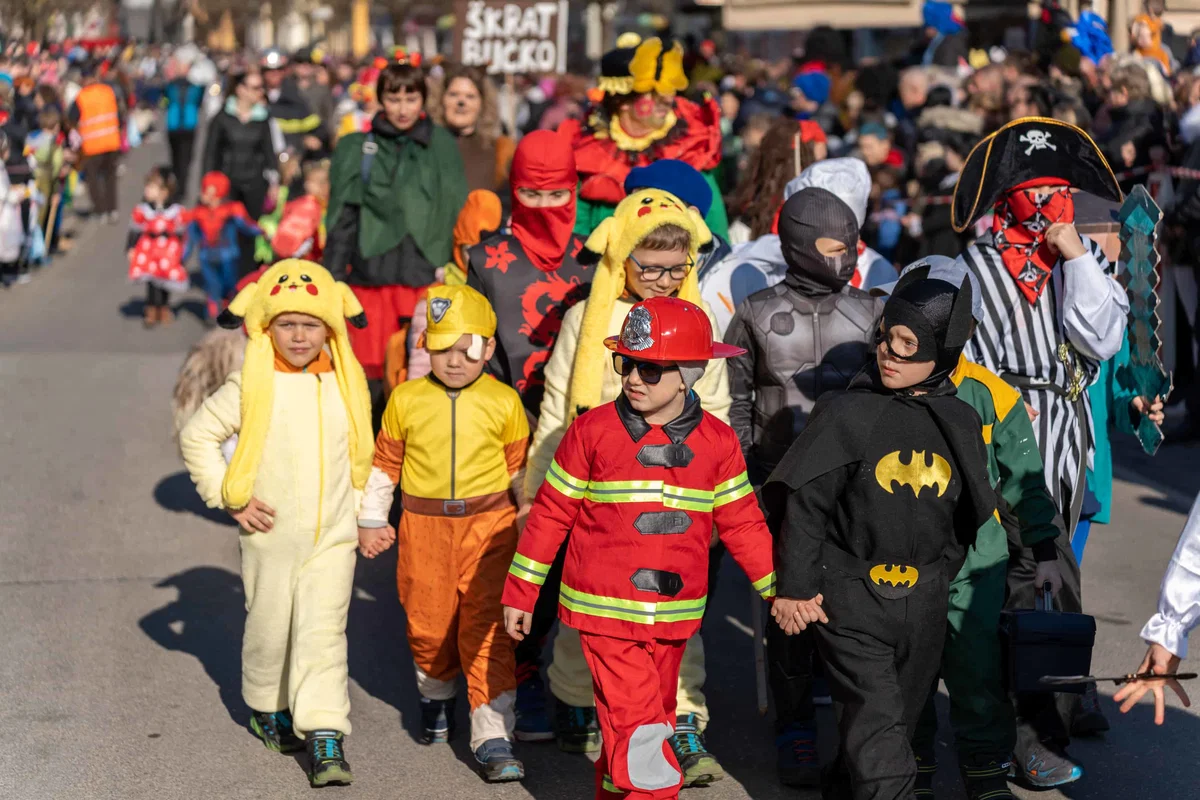 Na pustno soboto od Zmajevega karnevala do cirkuško obarvane povorke