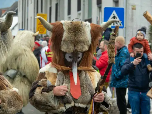 V Kotljah je danes potekalo že tradicionalno 44. pustovanje