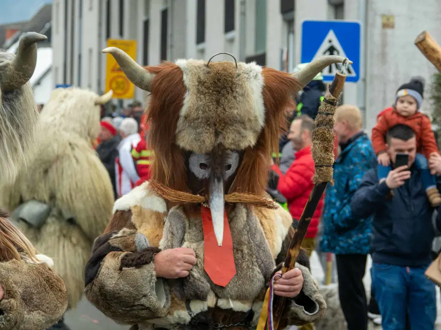 V Kotljah je danes potekalo že tradicionalno 44. pustovanje