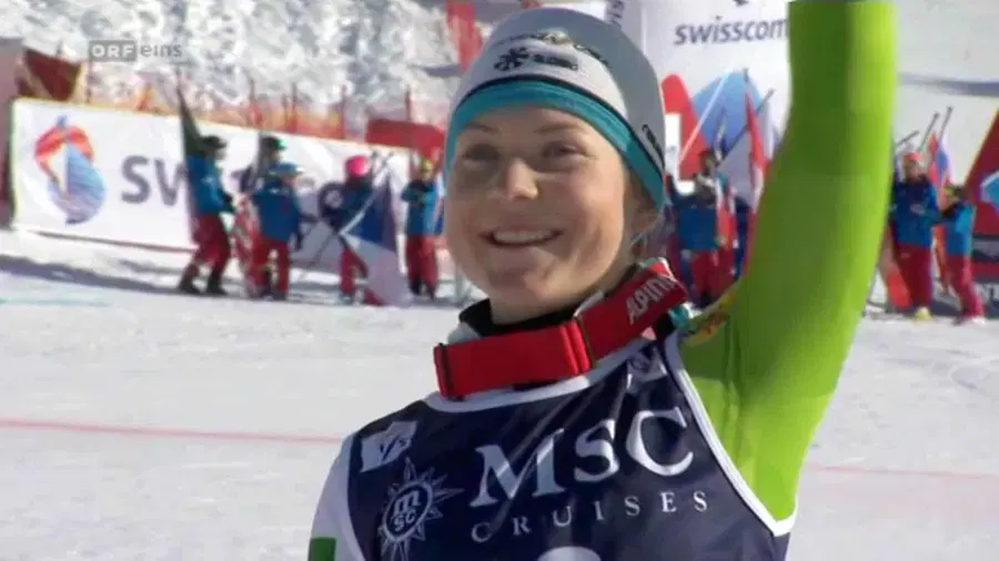 Med turno smuko se je huje poškodovala Meta Hrovat