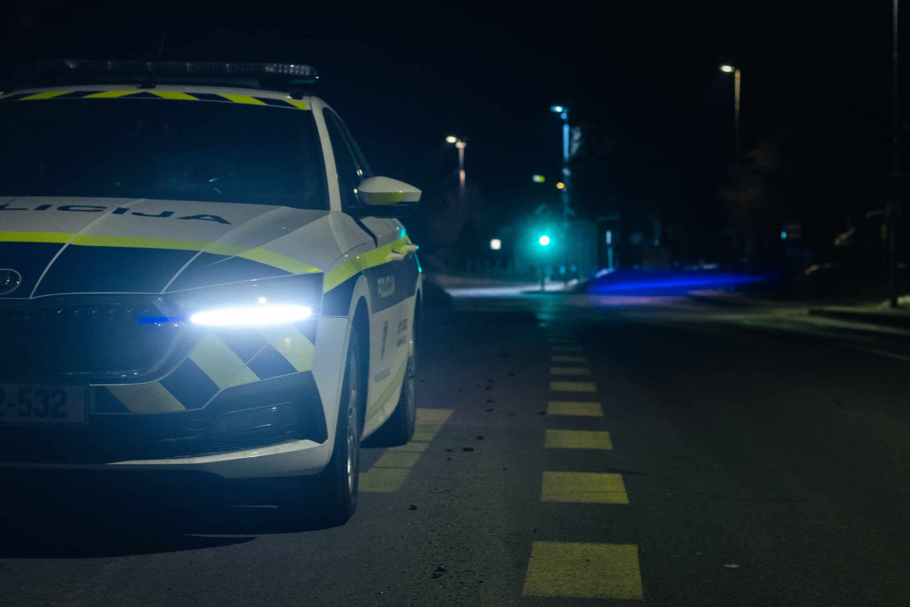 Pri osumljencih iz več mest odkrili prepovedane droge