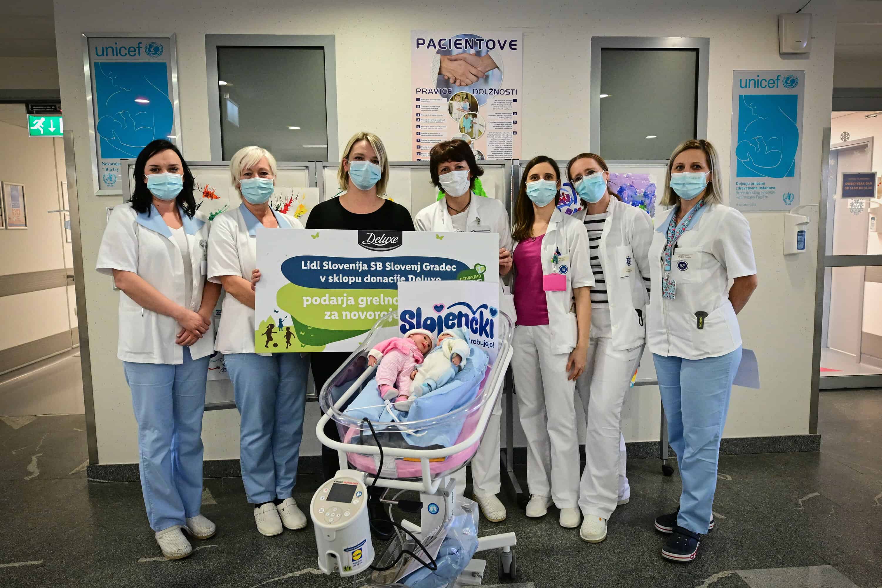 Lidl Slovenija Porodnišnici Slovenj Gradec podaril grelno gnezdece