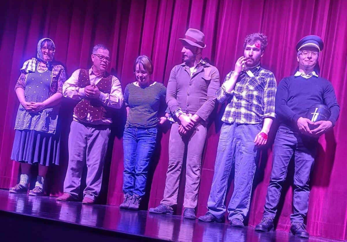 Kimperk teater navdušil tudi publiko na Ravnah na Koroškem