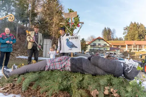 Na pustni torek ponekod vrhunec prireditev, na Graški gori tudi pokop pusta