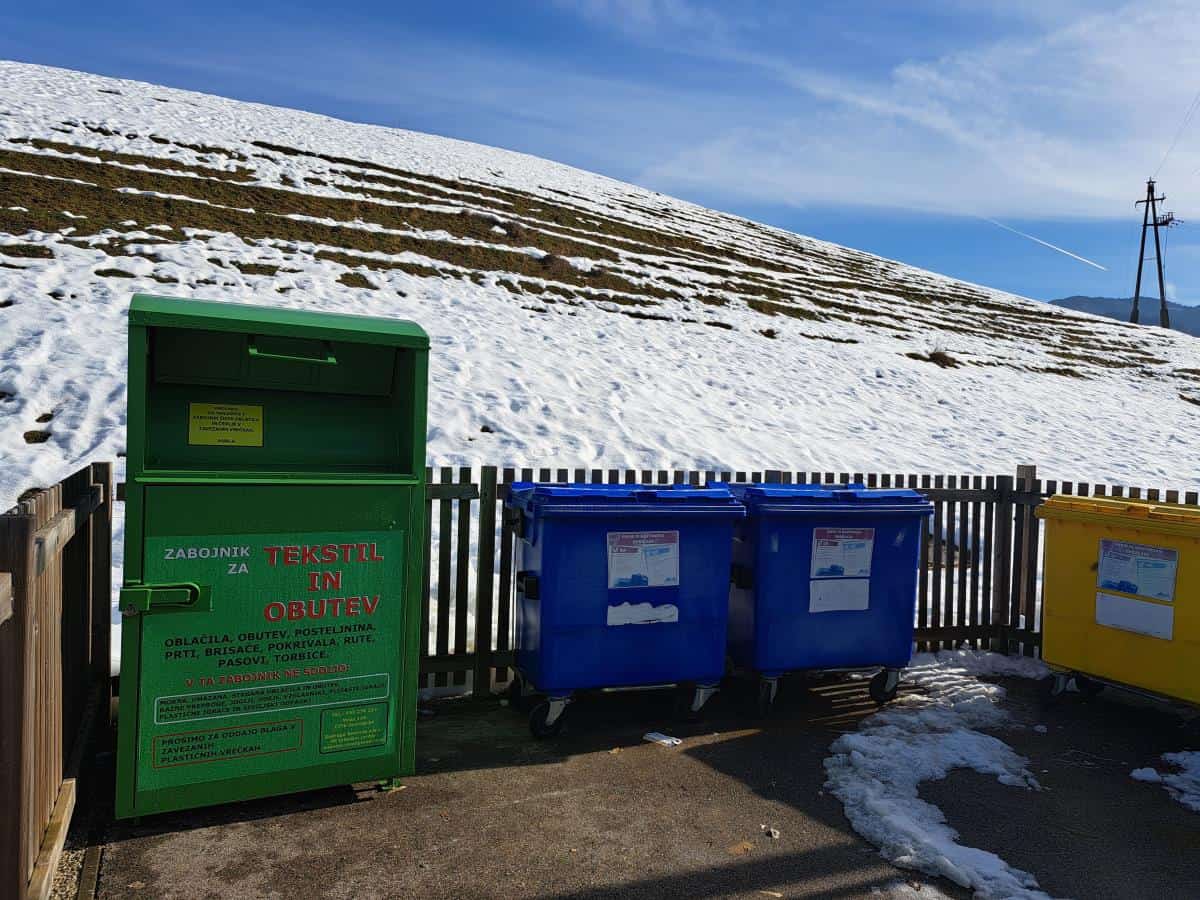 V Mežici novi lokaciji zabojnikov za tekstil in obutev