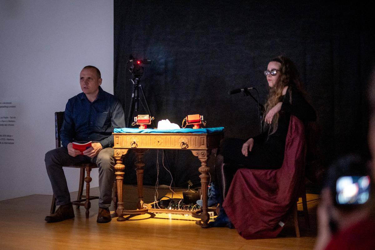 Pretekli petek je v Galeriji Ravne potekalo odprtje letošnje prve razstave