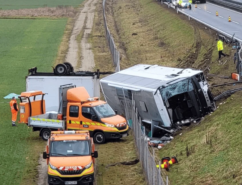 Voznika avtobusa vozila brez počitka 32 ur, druga dva pa kar 37 ur