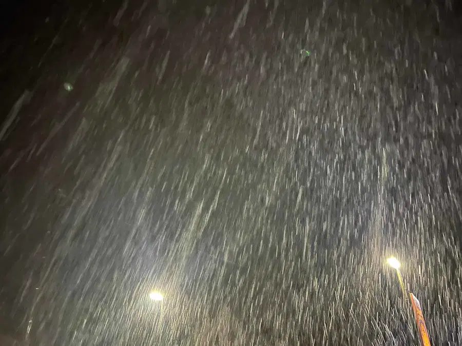 Vikend bo deževen. Danes tudi sneg