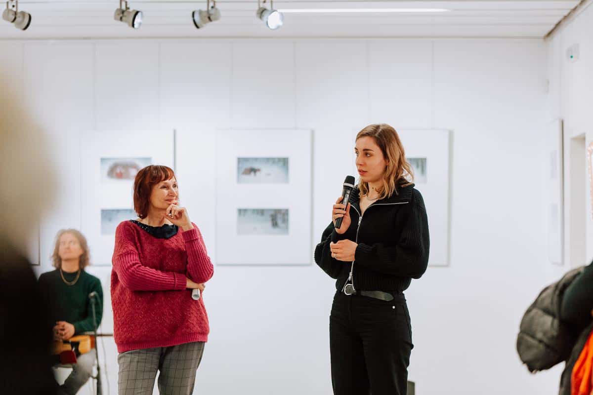 Na Ravnah je na ogled likovna razstava ilustratorke Hane Stupica