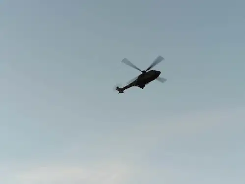 Mirno nedeljsko popoldne na Ravnah zmotilo posredovanje helikopterja Slovenske vojske