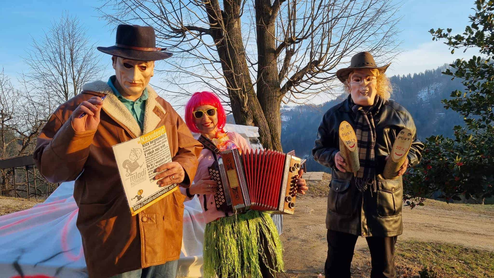 Na Razborju ohranjajo tradicijo »prodajanja klad« neporočenim in samskim (FOTO)