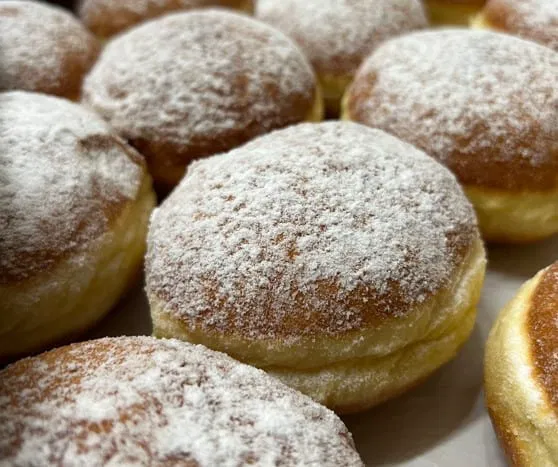 Na debeli četrtek na mizi znova mastne pustne dobrote