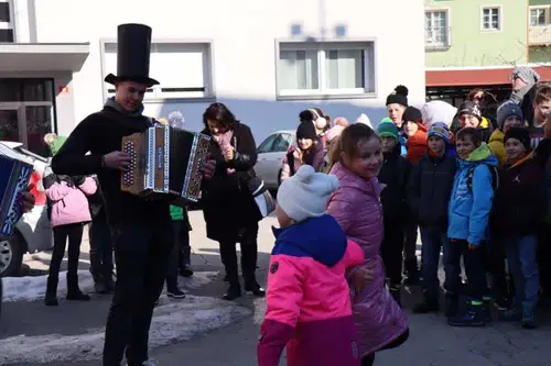 Ob slovenskem kulturnem prazniku so včeraj na Ravnah pripravili malo drugačen dogodek