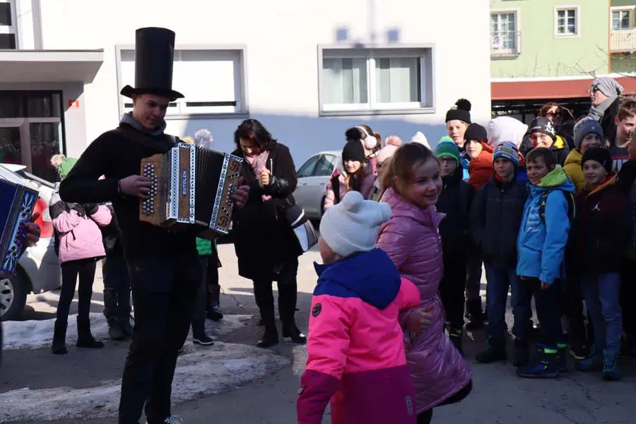Ob slovenskem kulturnem prazniku so včeraj na Ravnah pripravili malo drugačen dogodek