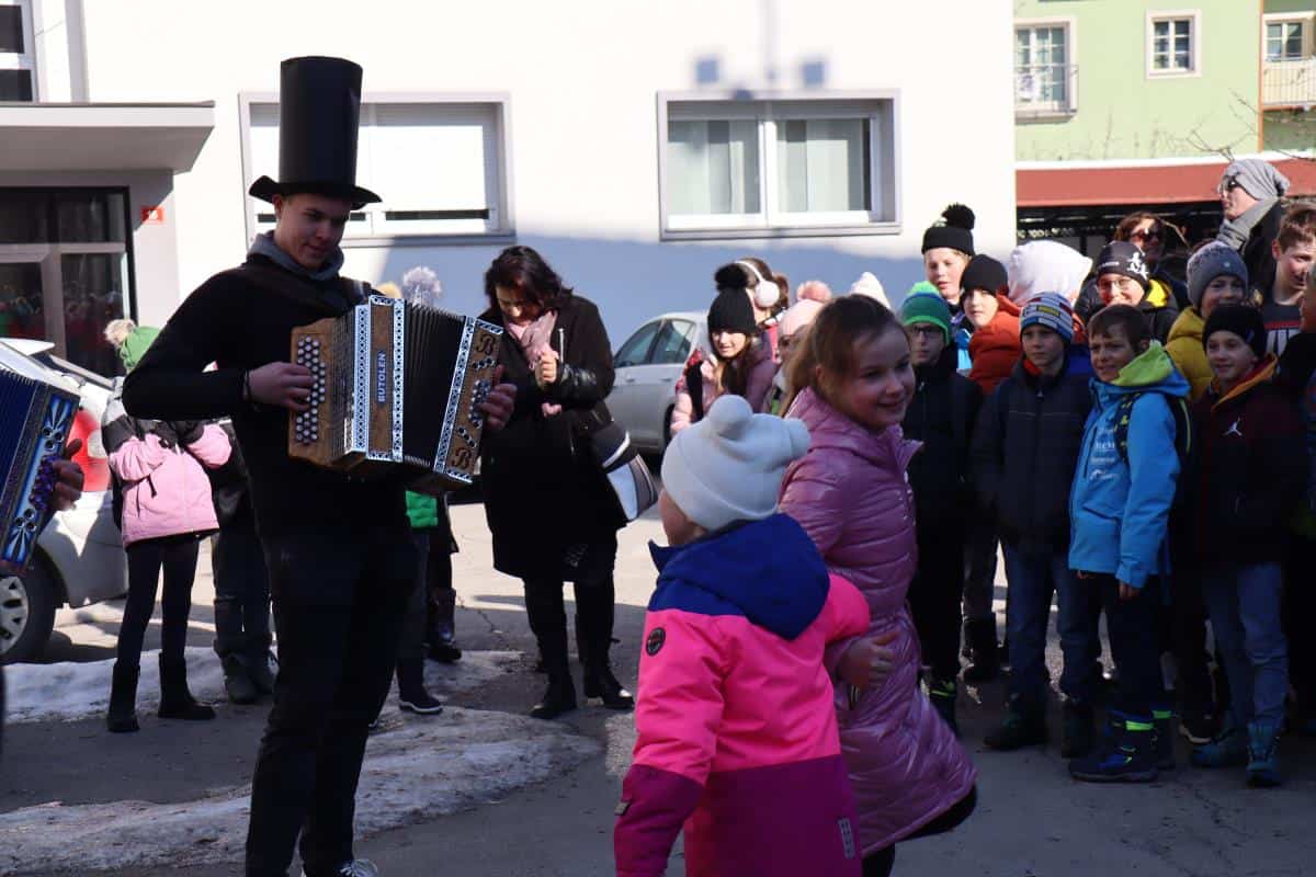 Ob slovenskem kulturnem prazniku so včeraj na Ravnah pripravili malo drugačen dogodek