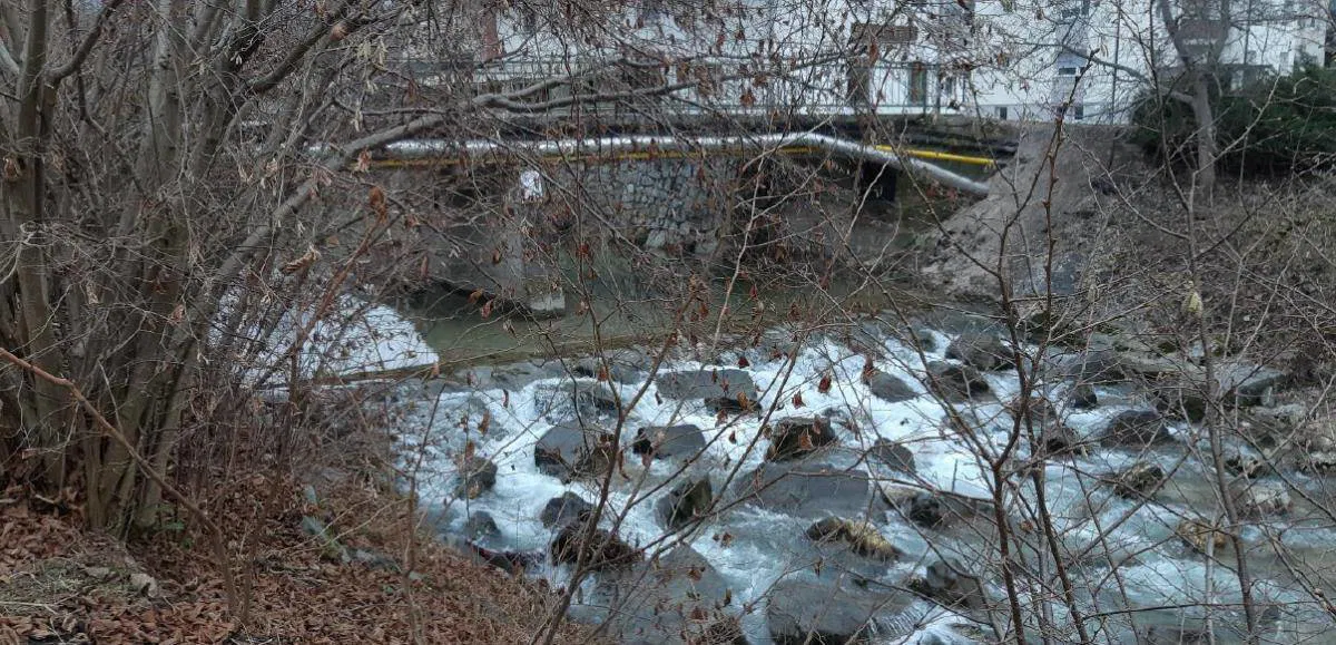 Gradnja suhega zadrževalnika na Poljani pri Prevaljah z nekaj zamude