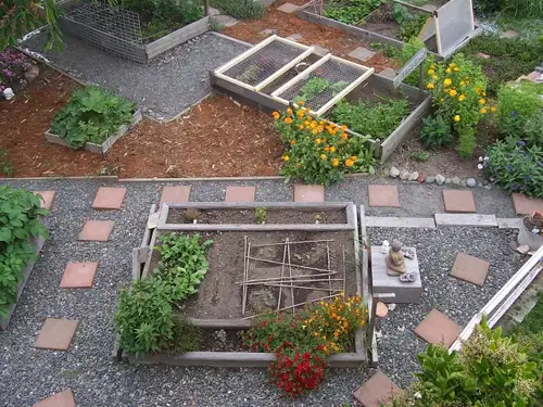 Vsi urbani vrtički na Ravnah oddani