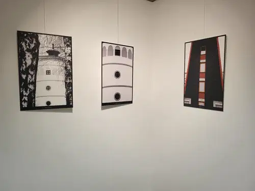 V razstavnih prostorih Infopisarne Dravograd so na ogled fotografije članov Fotokluba Koroške