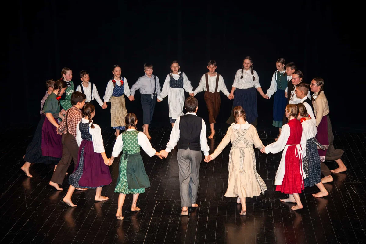 Včeraj je v Mežici potekalo drugo območno srečanje otroških folklornih skupin »Ringaraja«