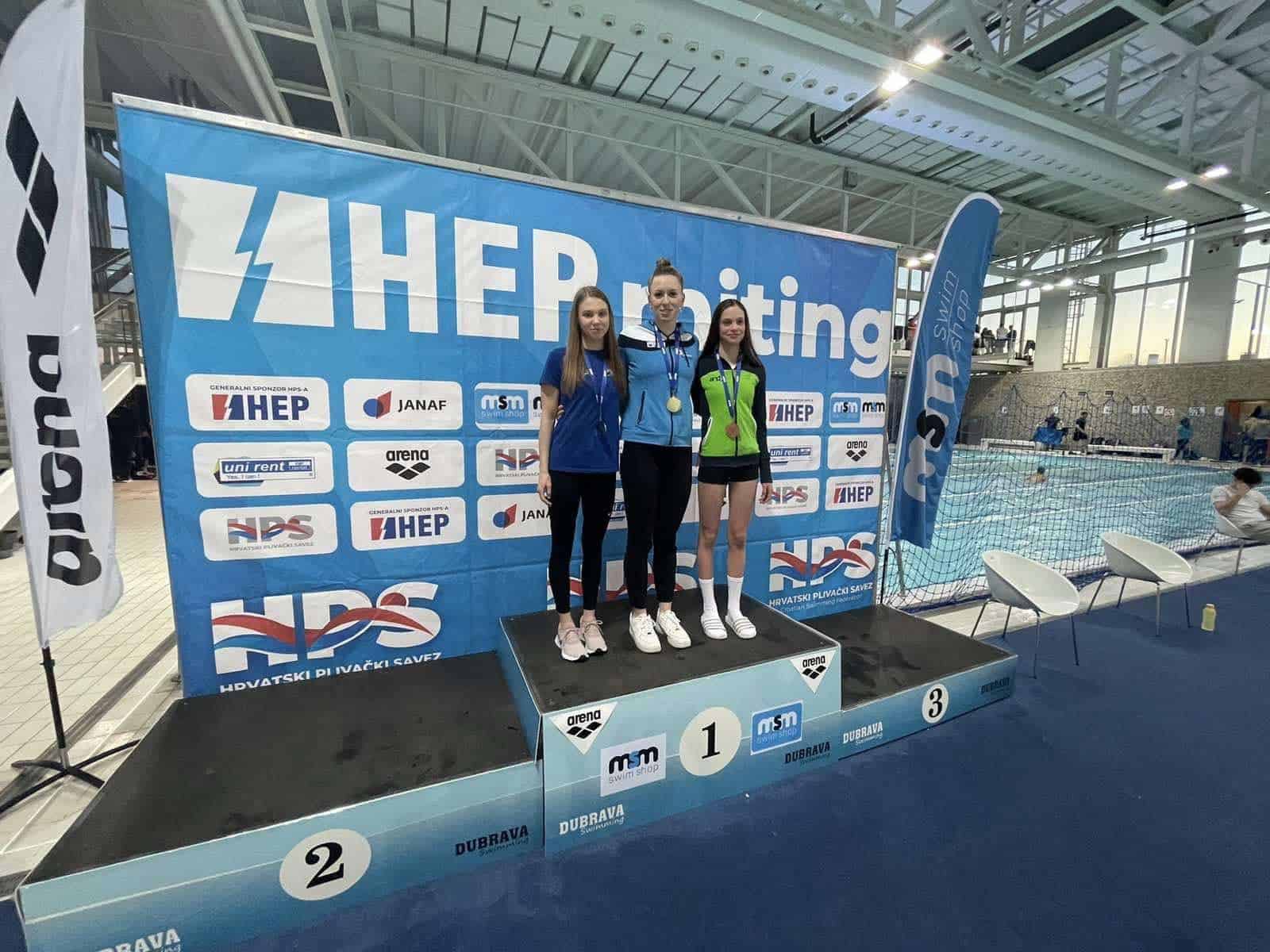 Plavalke Fužinarja ponovno osvojile odličja