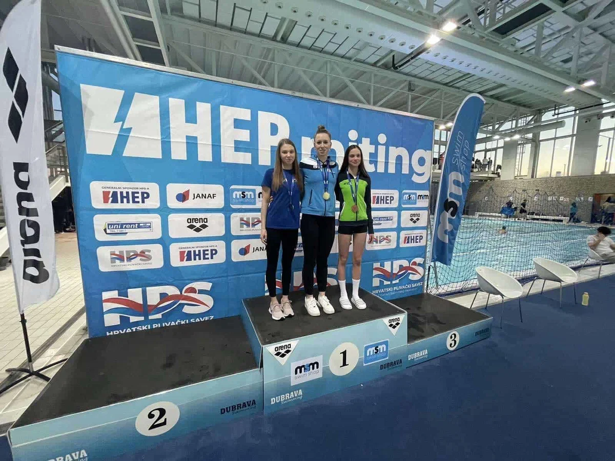 Plavalke Fužinarja ponovno osvojile odličja