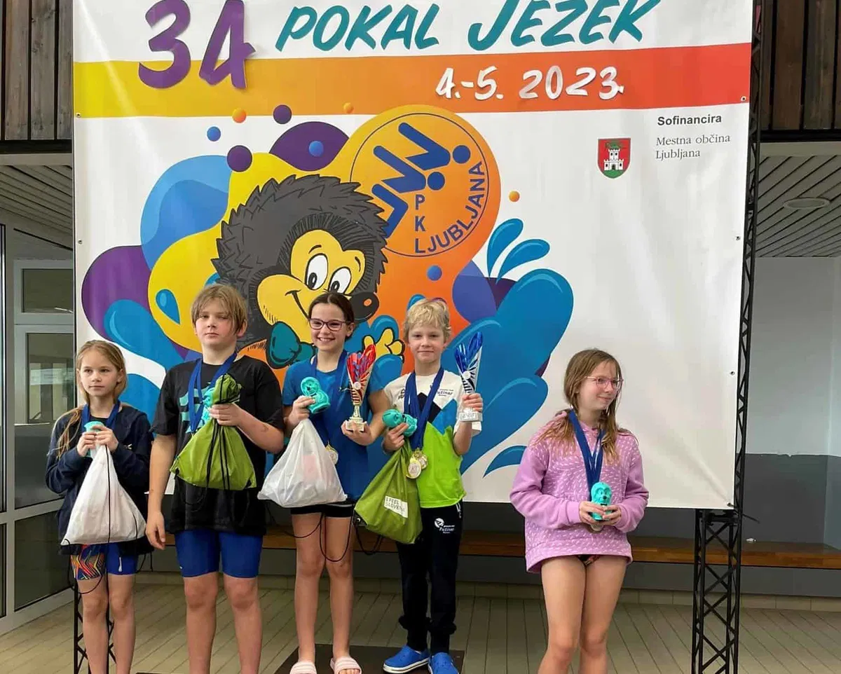 Najmlajši plavalci Fužinarja dosegli izjemne rezultate. Anže Kos zmagal v skupnem seštevku (FOTO)