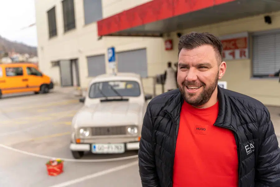 Dobrodelna "Fratarjeva katra" potuje po Koroški. Dobila je svojo pesem in zbrala 82 tisoč eur