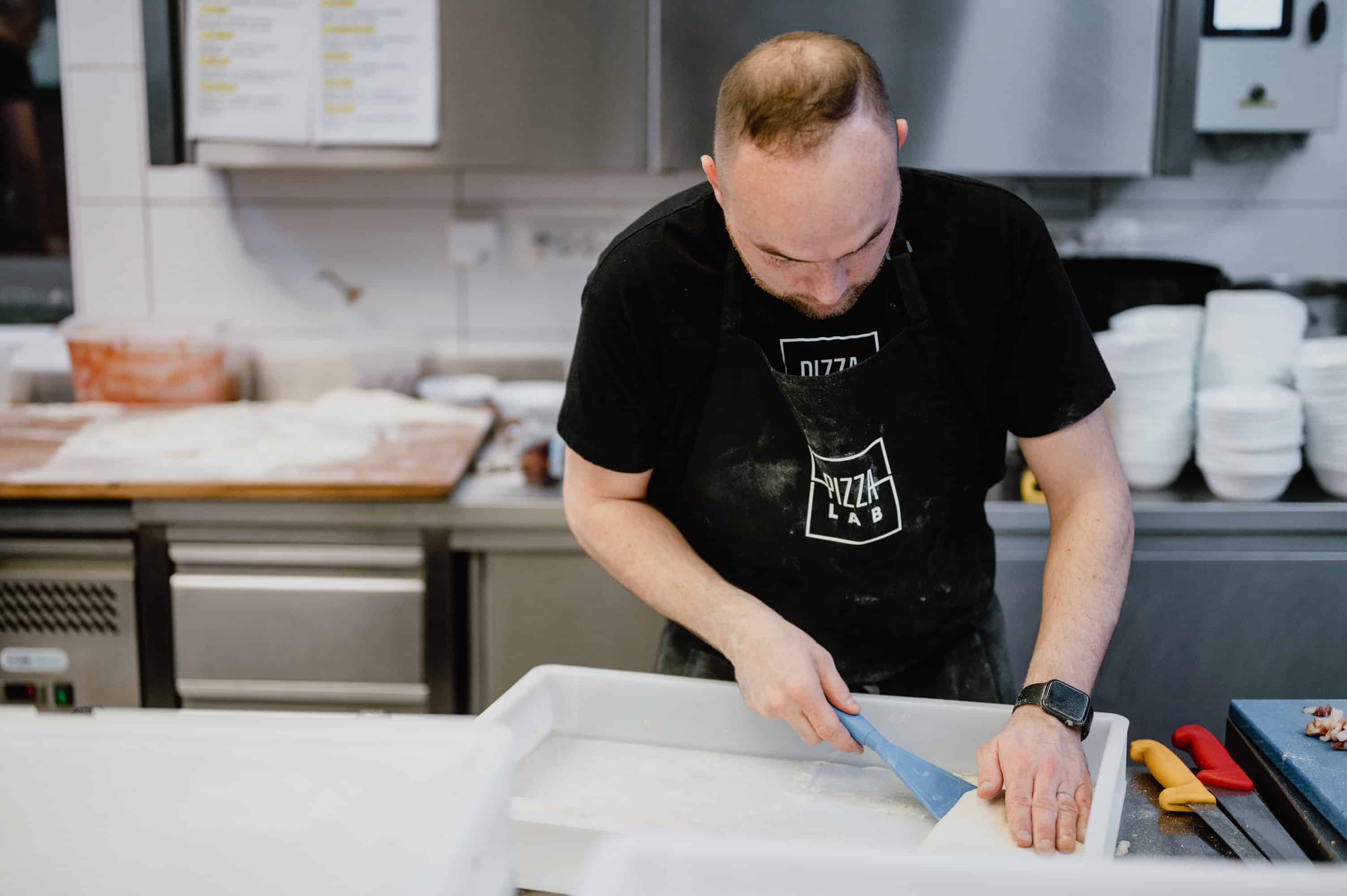 Kdo je Korošec, ki vam pripravi nevsakdanjo pizzo in načrtuje obisk masterclassa v Neaplju