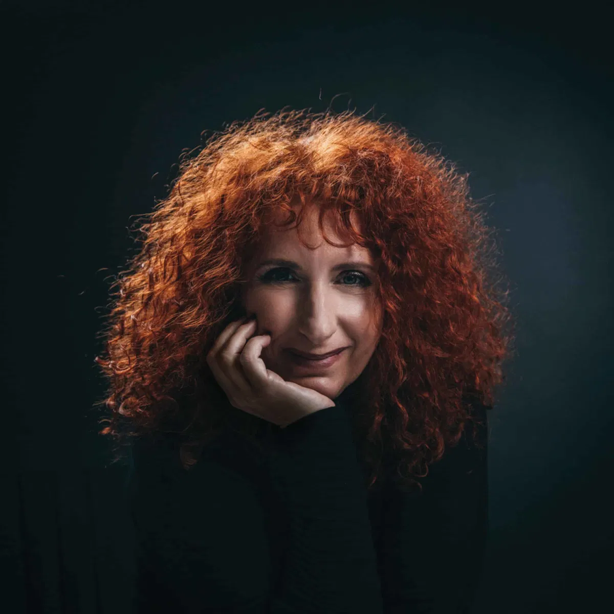 Ta četrtek vabljeni na koncert z Vito Mavrič, ki prihaja na Ravne