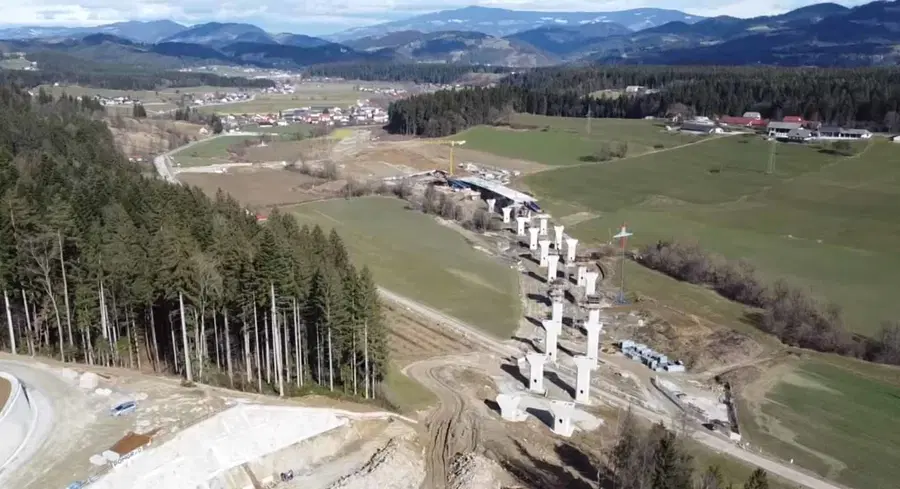 VIDEO: Gradbišče tretje razvojne osi iz ptičje perspektive