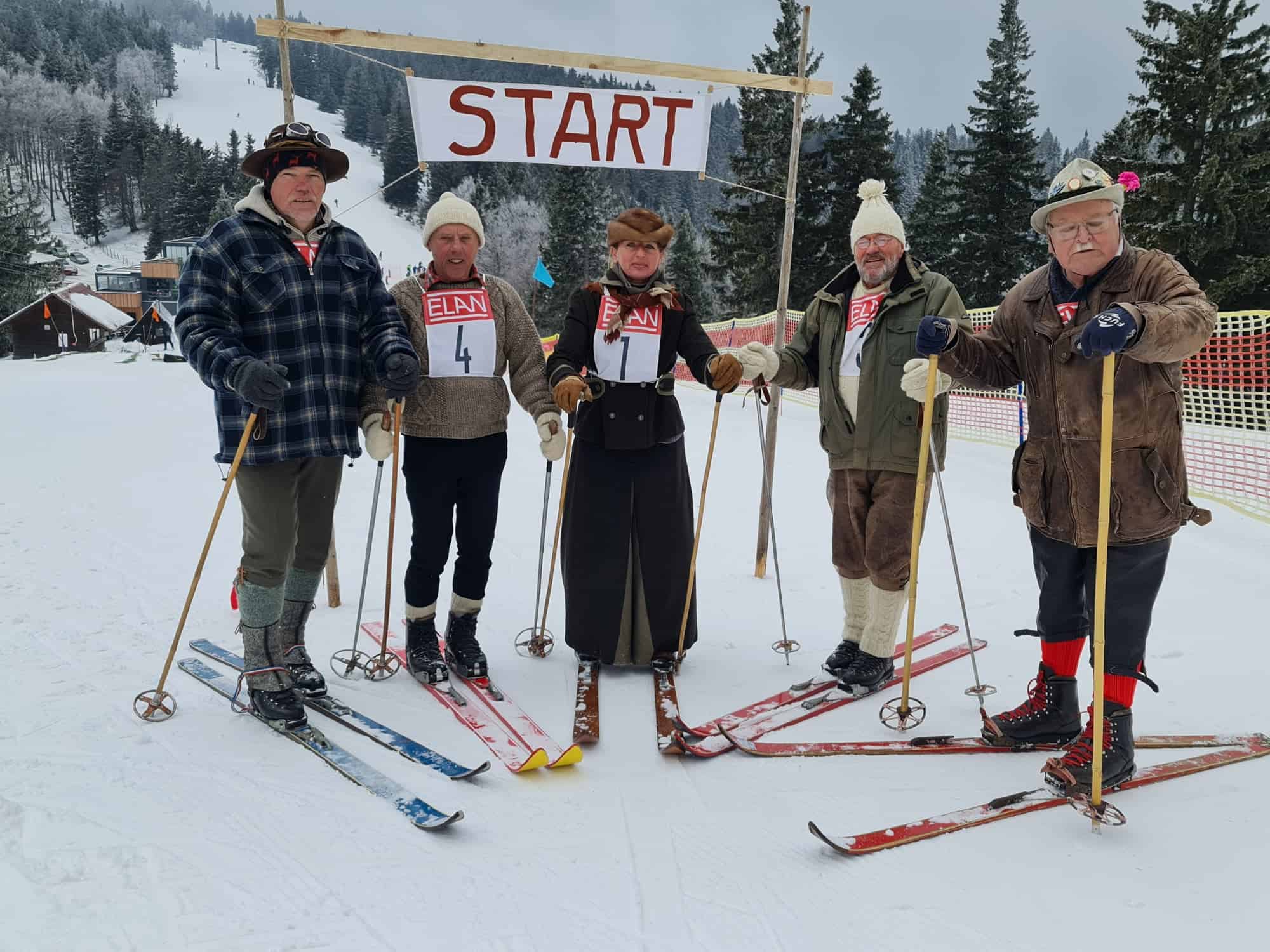 V Črni na Koroškem so smučali po "starem". Posebnost so smučarke v krilih (FOTO)