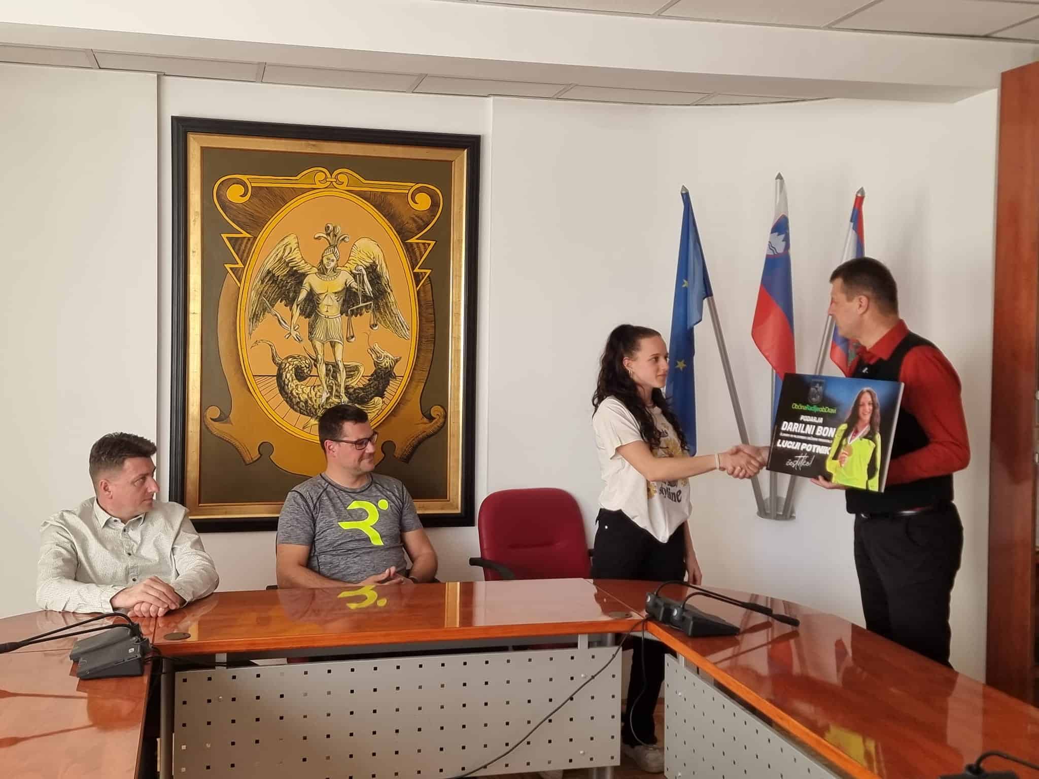 V Radljah pripravili sprejem državne dvoranske prvakinje Lucije Potnik