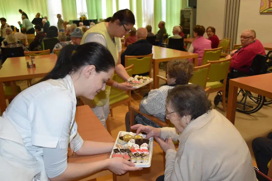 Praznovanje dneva žena tudi v Koroškem domu starostnikov Črneče