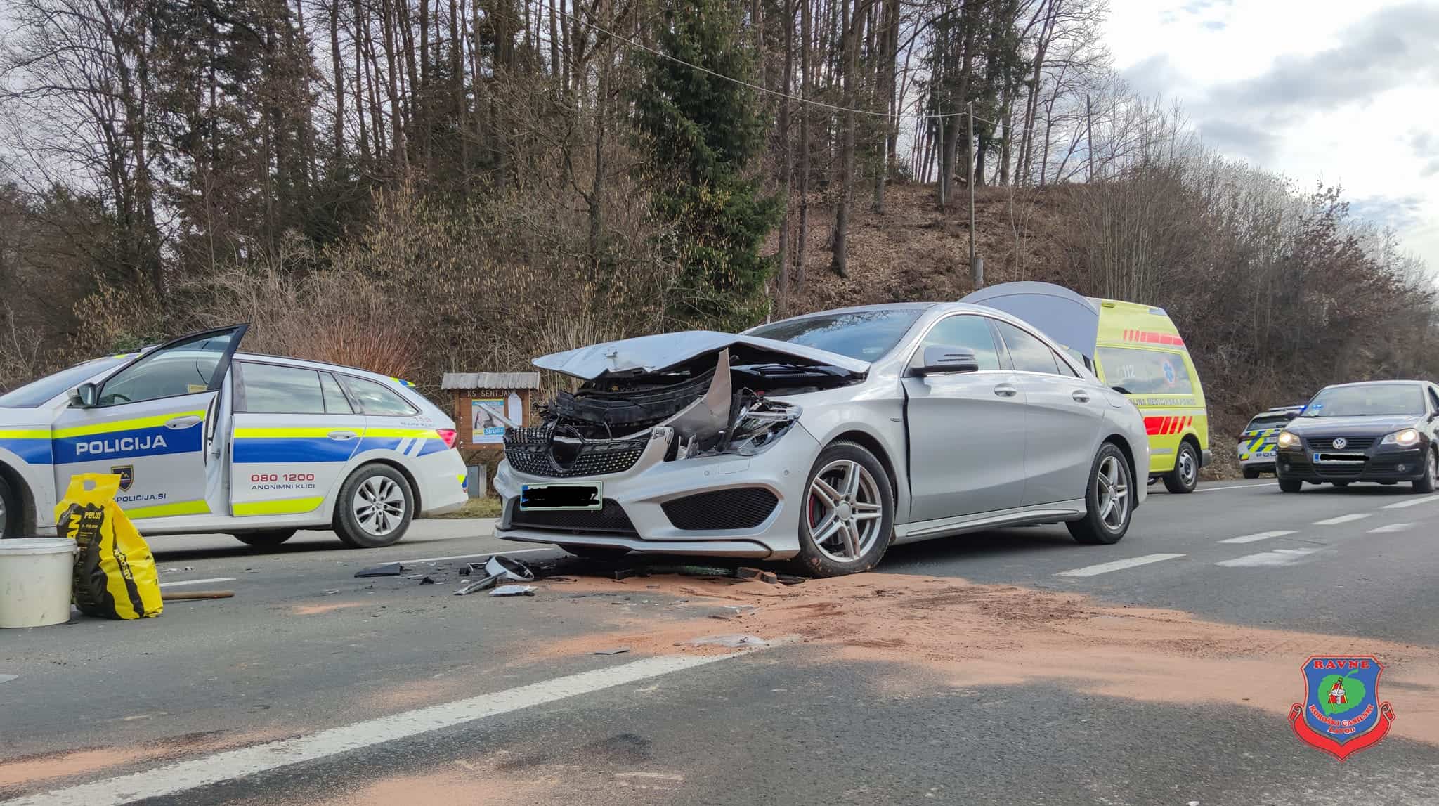 V Dravogradu trčila tovornjak in osebni avto