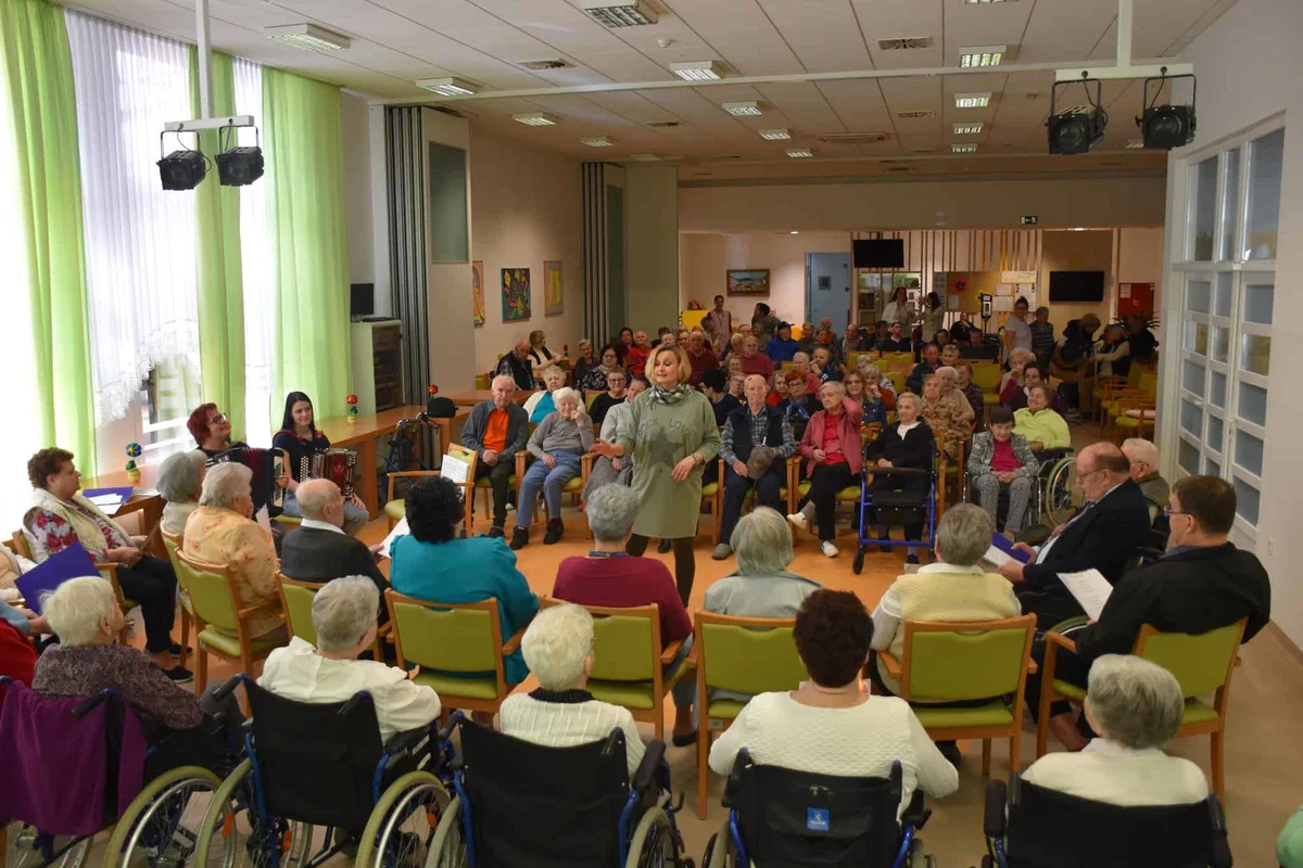 V Koroškem domu starostnikov Črneče so pomlad pričakali s pesmijo