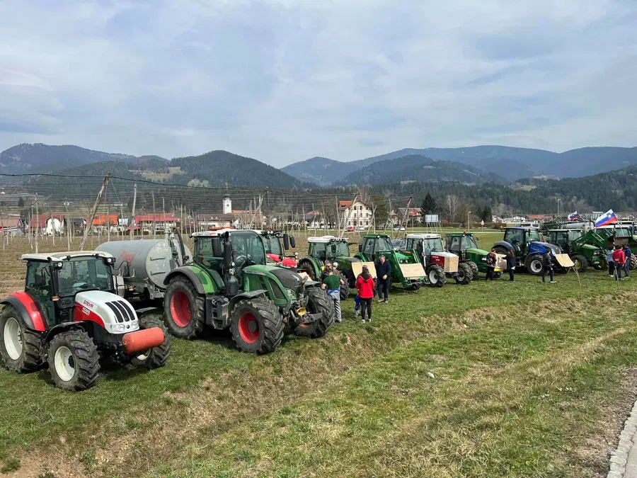Koroški kmetje so se pridružili vseslovenskemu protestu (FOTO)