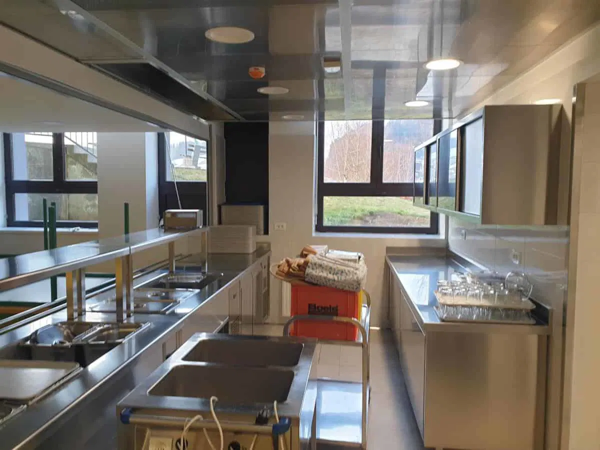 Odbor DZ dal zeleno luč za brezplačna kosila za vse osnovnošolce, a šele s septembrom 2027