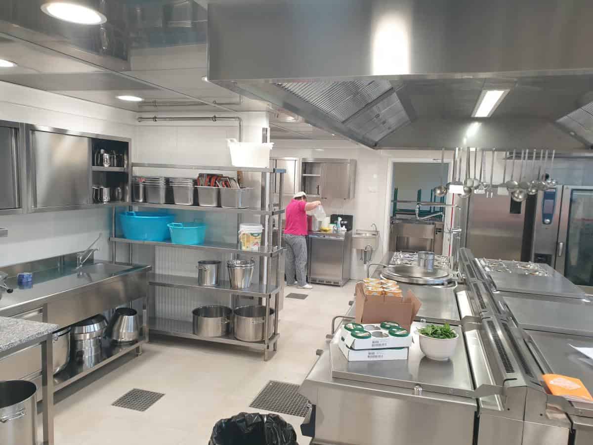 Osnovna šola Mislinja dobila večjo in sodobno urejeno kuhinjo (FOTO)