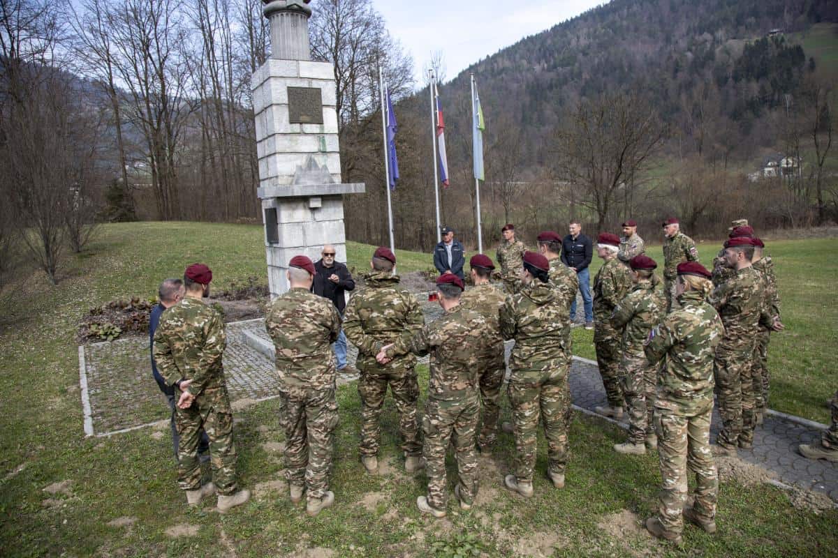 Ravne na Koroškem obiskali pripadniki in pripadnice Slovenske vojske