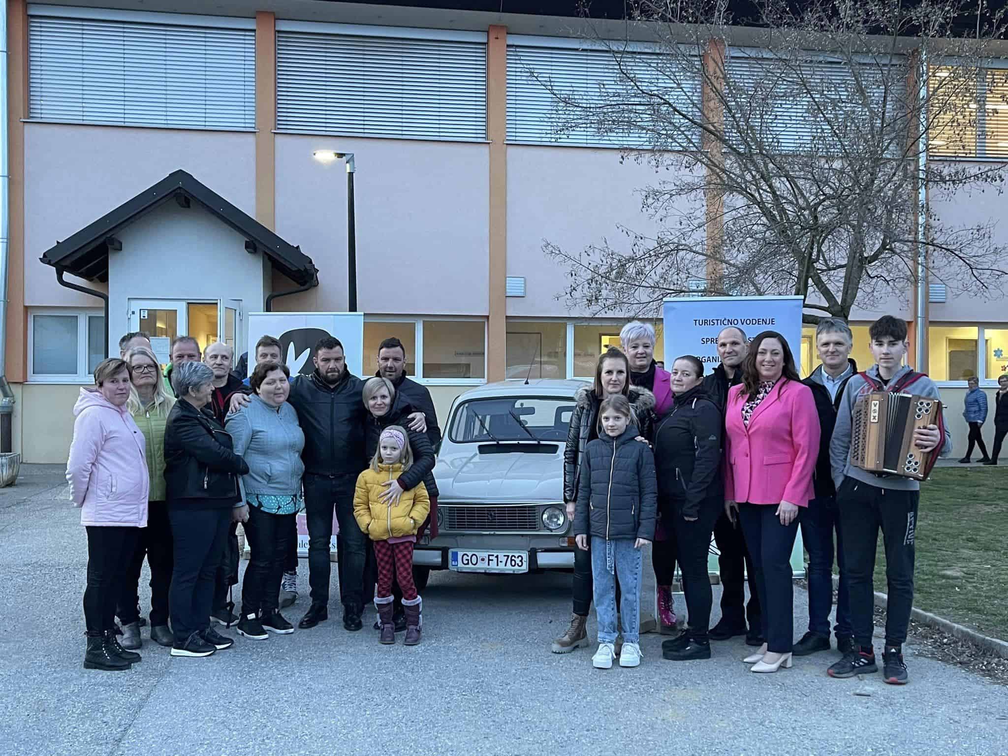 Dobrodelna katra Fratar se je sinoči mudila na Muti in bila deležna toplega sprejema