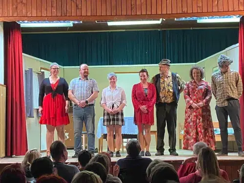 Kulturno društvo Šmiklavž navdušuje z igro "Moj Vinko" (FOTO)