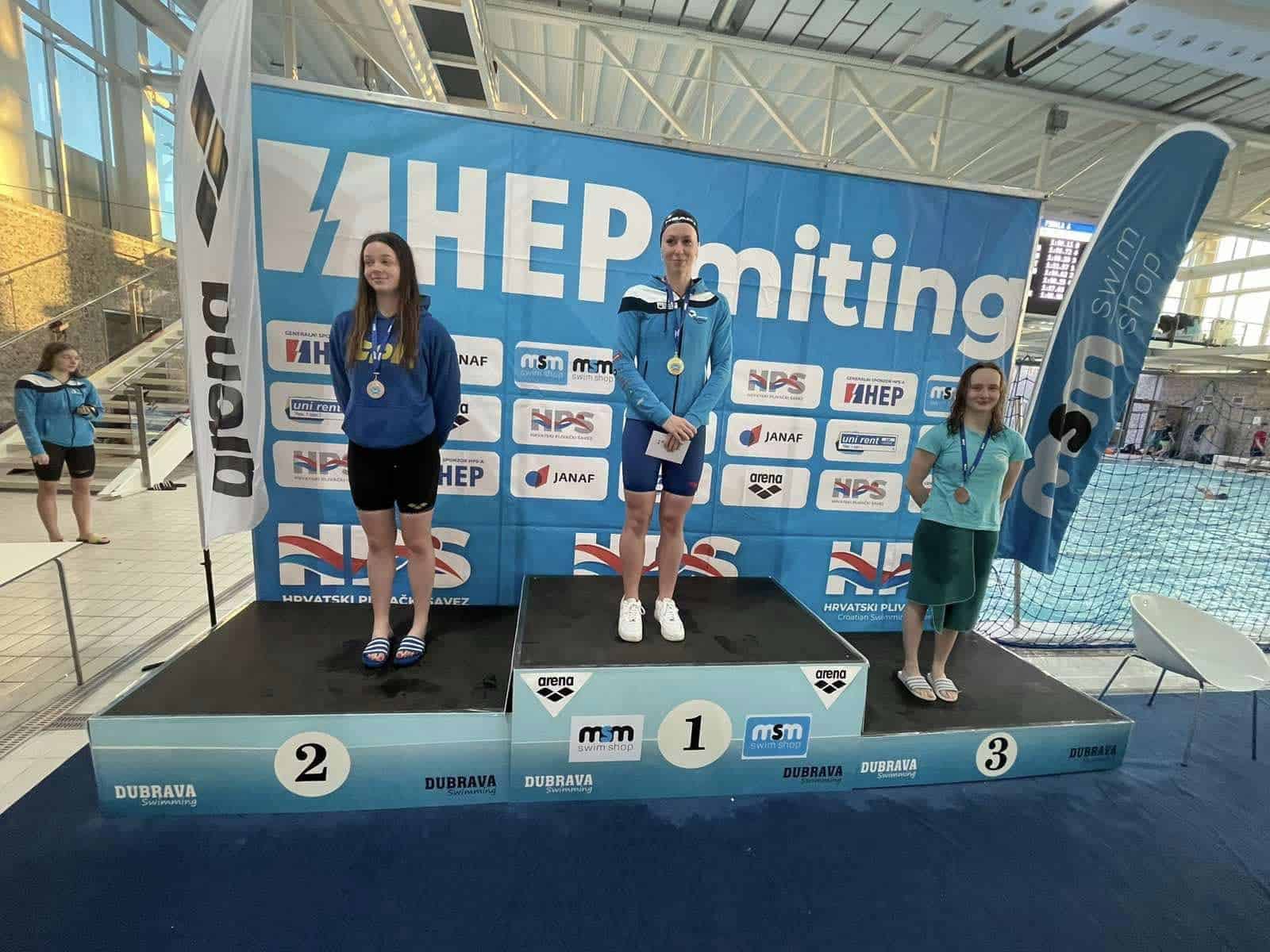 Na mednarodnem plavalnem mitingu »Dubrava Zagreb open« odlične tudi naše plavalke