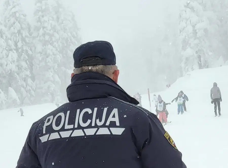 Na Rogli se je poškodoval mladoletni smučar