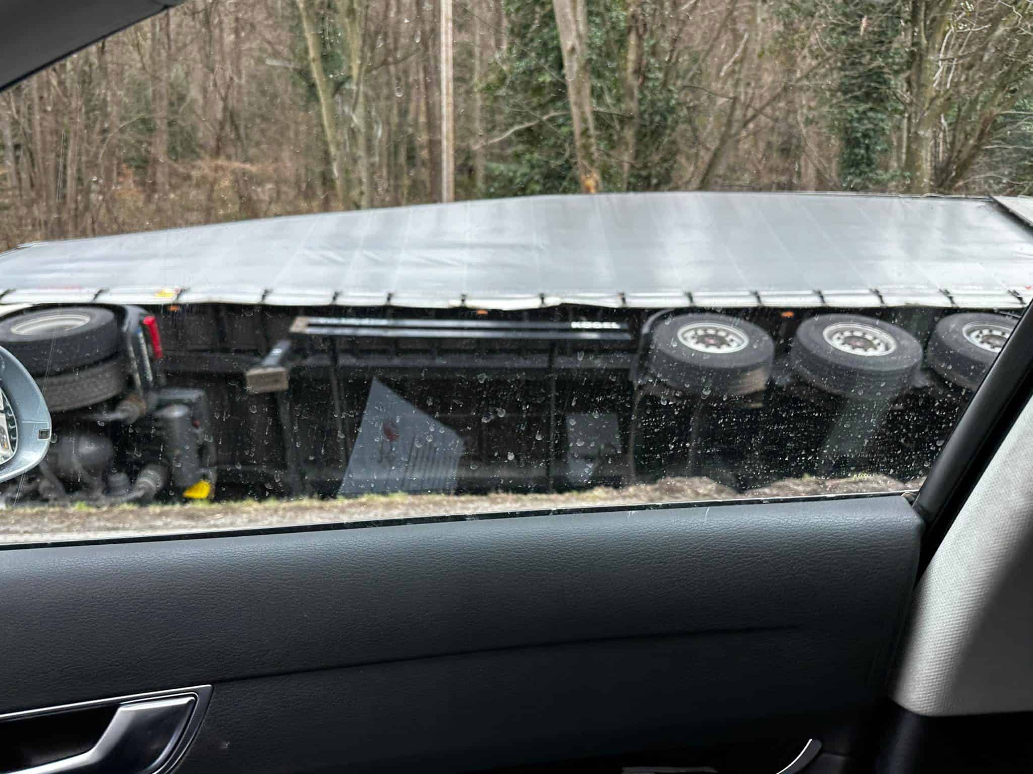 Včeraj se je pri HE Fala prevrnil tovornjak