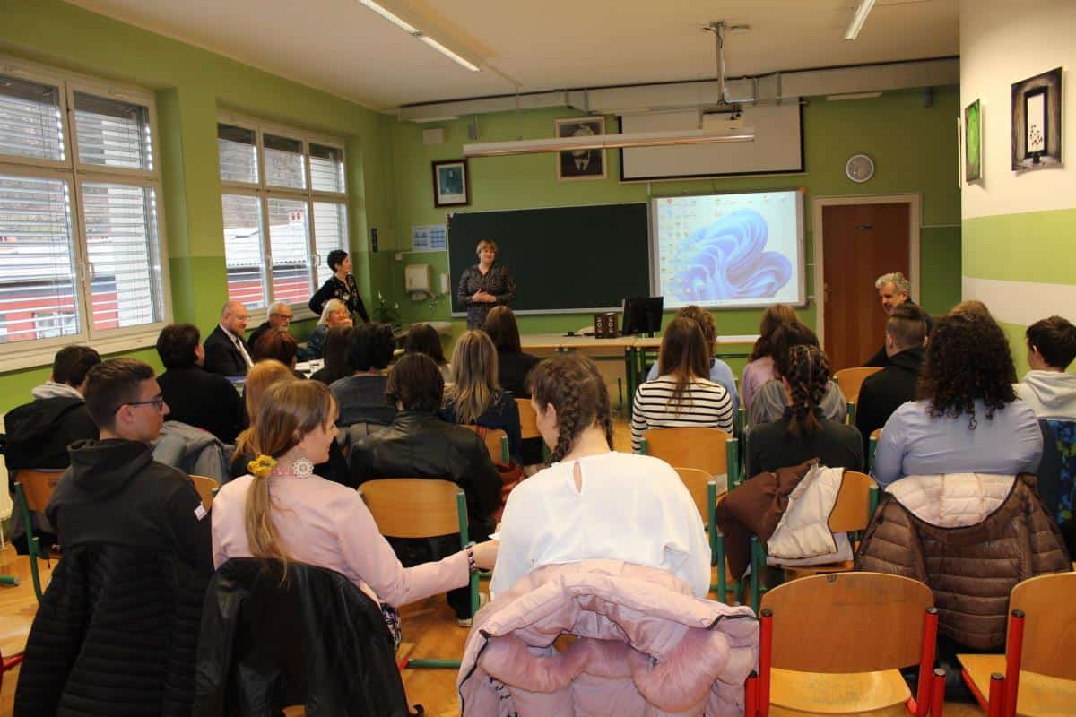 Na Ravnah potekalo srečanje Mladih raziskovalcev Koroške (FOTO)