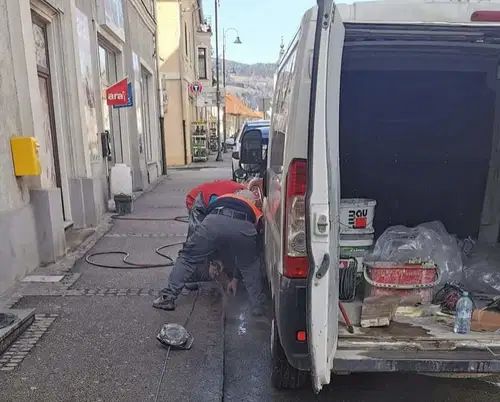 Župan Občine Dravograd sporoča, da bodo postavljene občasne zapore parkirnih mest