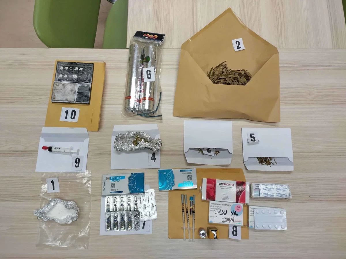 V hišni preiskavi pri 22-letniku zasegli prepovedane droge