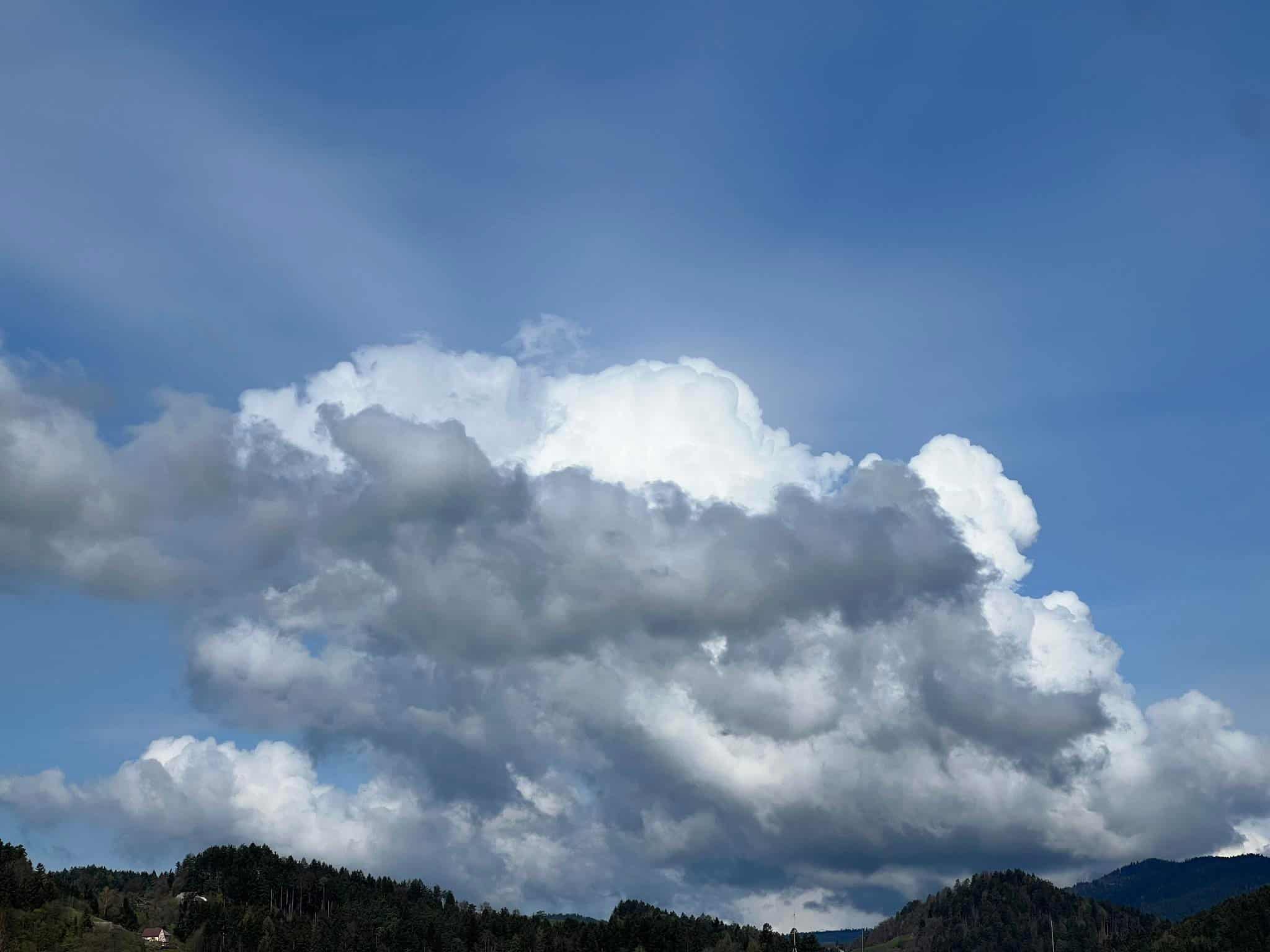 Vreme: Jutra sveža, čez dan topleje