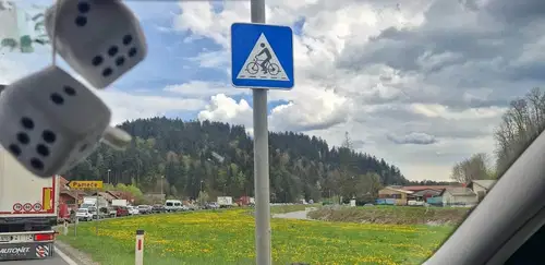 Pozor: V Pamečah je prišlo do prometne nesreče